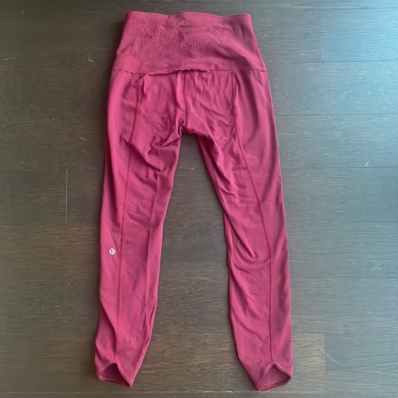 Lululemon deep red (wine coloured) crop high rise tights - Picture 3 of 3